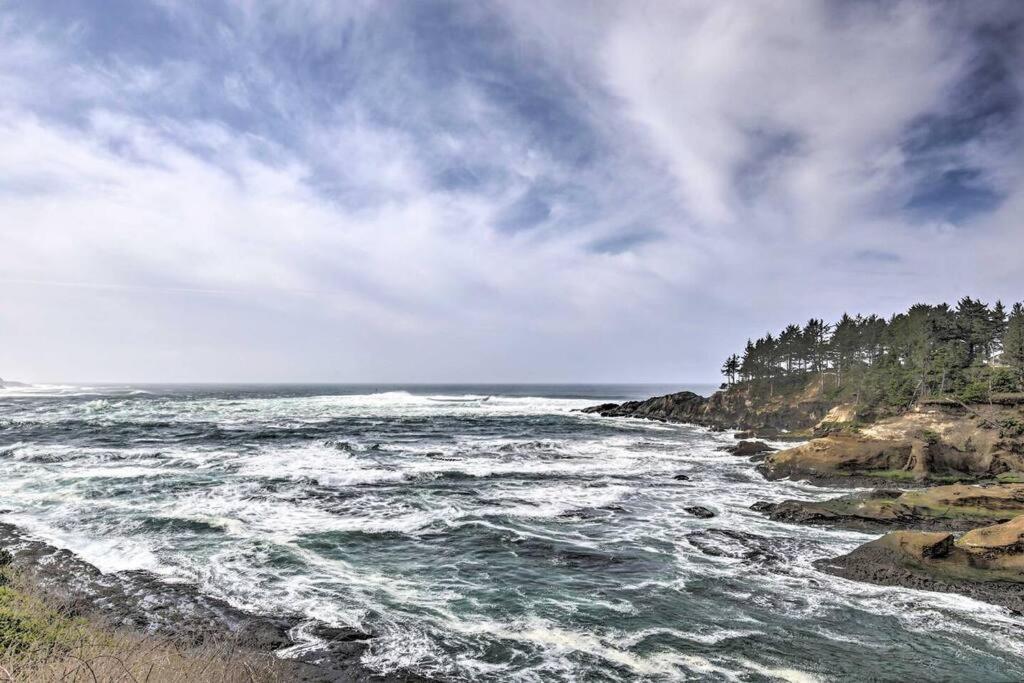 Modern Oregon Retreat W/ Deck, Hot Tub, Ocean View Depoe Bay Εξωτερικό φωτογραφία