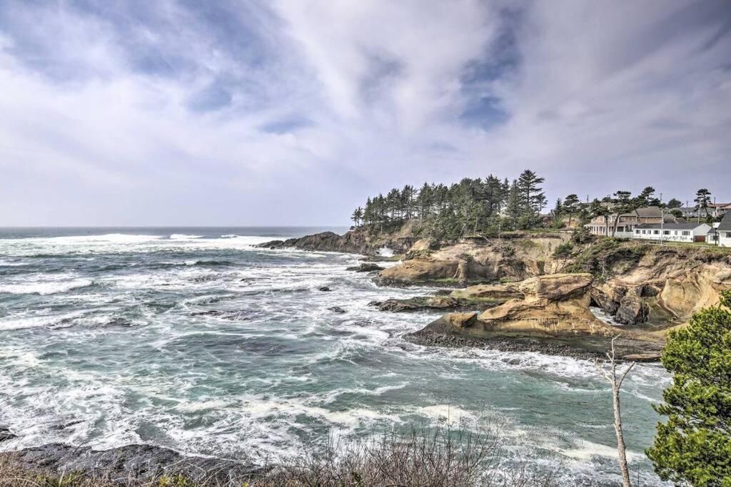Modern Oregon Retreat W/ Deck, Hot Tub, Ocean View Depoe Bay Εξωτερικό φωτογραφία