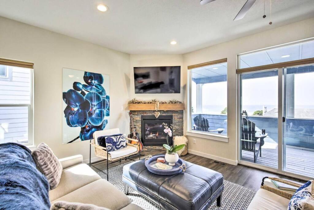 Modern Oregon Retreat W/ Deck, Hot Tub, Ocean View Depoe Bay Εξωτερικό φωτογραφία