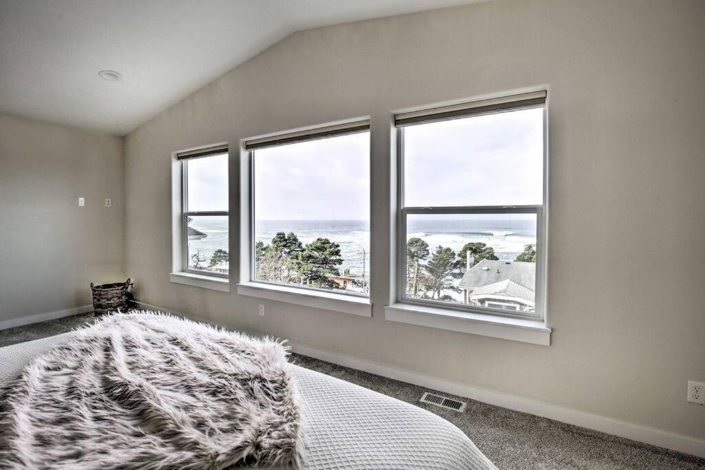 Modern Oregon Retreat W/ Deck, Hot Tub, Ocean View Depoe Bay Εξωτερικό φωτογραφία